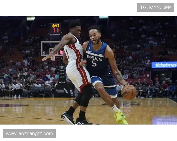 安德森身穿母亲球衣获球迷热烈鼓励